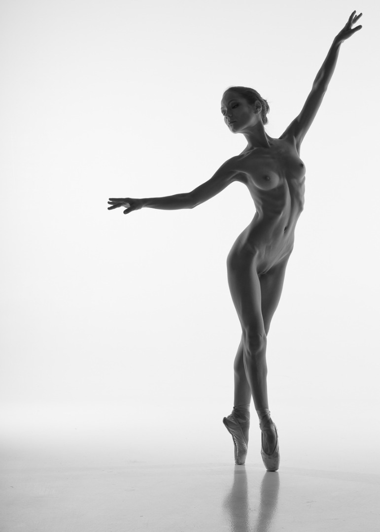 free haze her videos and pictures galleries presented #ballerina #ballet #dancer